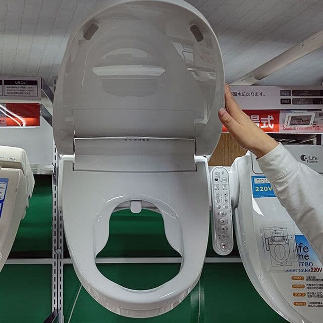 ビックカメラ様にて展示中